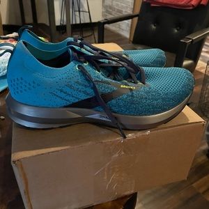 Brooks Levitate Men’s size 8.5